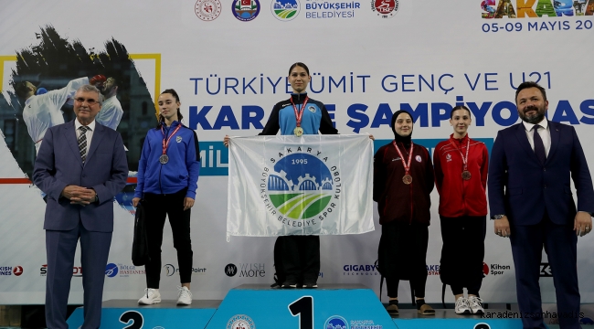 Karate şampiyonasına Büyükşehirli sporcular damga vurdu