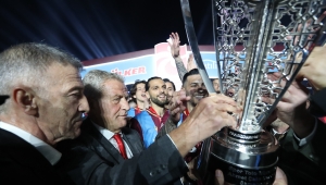  Trabzonspor şampiyonluk kupasını aldı