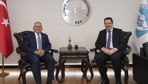Ali İhsan Yavuz, Kayseri Büyükşehir Belediye Başkanı Memduh Büyükkılıç'a ziyarette bulundu.