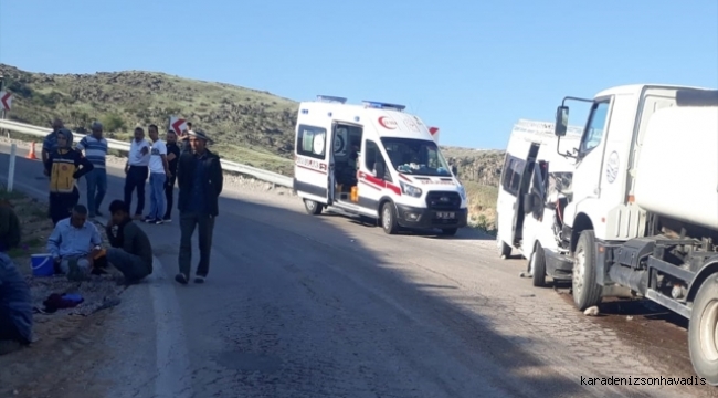 Beypazarı İlçesinde meydana gelen trafik kazasında 16 kişi yaralandı