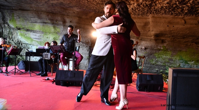 Cehennemağzı Mağarası'ndaki Tango Neva'nın dans ve müzik dinletisi muhteşemdi.