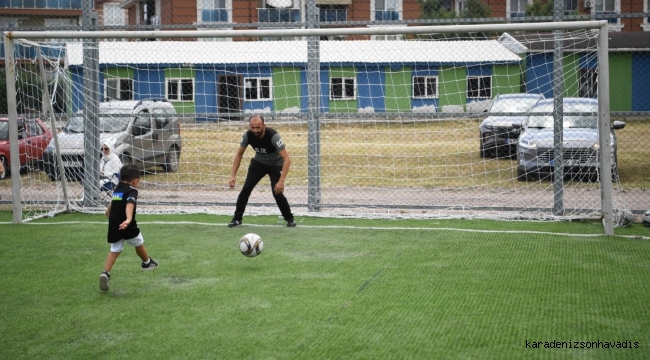 BABALAR VE OĞULLARINDAN PENALTI ŞOV