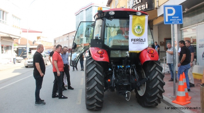 Ferizli Belediyesi'ne traktör hibe edildi