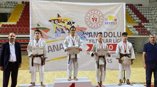 JUDO TAKIMI KÜRSÜDE YERİNİ ALDI