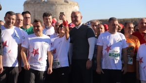 Bakan Ersoy, Troya Kültür Yolu Festivali kapsamında Gelibolu Maratonu'na katıldı