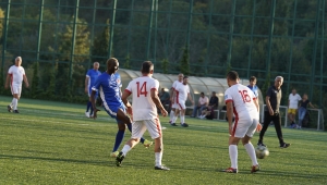 FUTBOLUN ŞÖHRETLERİ ÜSKÜDAR’DA BULUŞTU