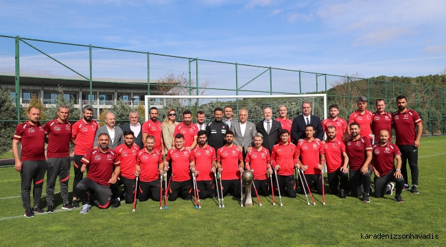 TFF Başkanı Mehmet Büyükekşi, Dünya Şampiyonu Ampute Milli Takımı ile bir araya geldi 