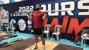 Çaykur Rizespor Halter Takımı sporcusu Onur Demirci şampiyon oldu