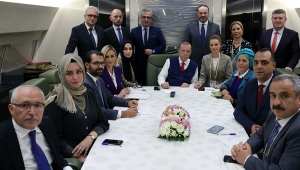 Cumhurbaşkanı Erdoğan, Katar dönüşü uçakta gazetecilerin sorularını yanıtladı