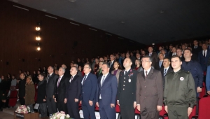 Edremit'de 24 Kasım Öğretmenler Günü Törenle Kutlandı