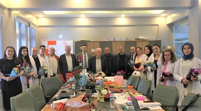 SALVADER'DEN ÖĞRETMENLER GÜNÜNE ÇİÇEKLİ ZİYARET