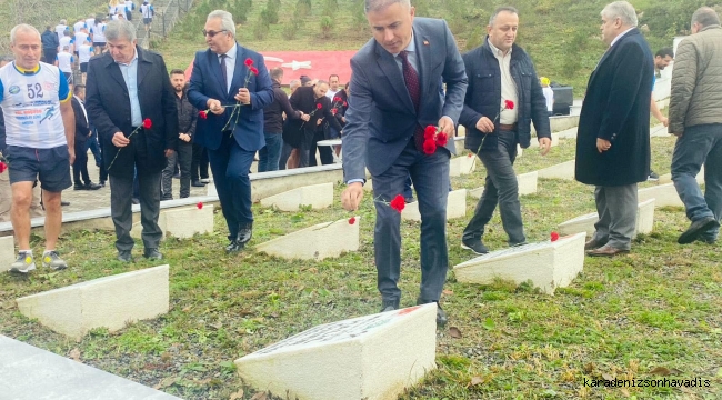 Armutçuk’ta maden şehidi mezarlığına karanfil bırakıld