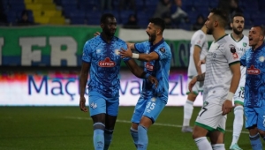 Çaykur Rizespor Denizlispor'u puansız gönderdi! 