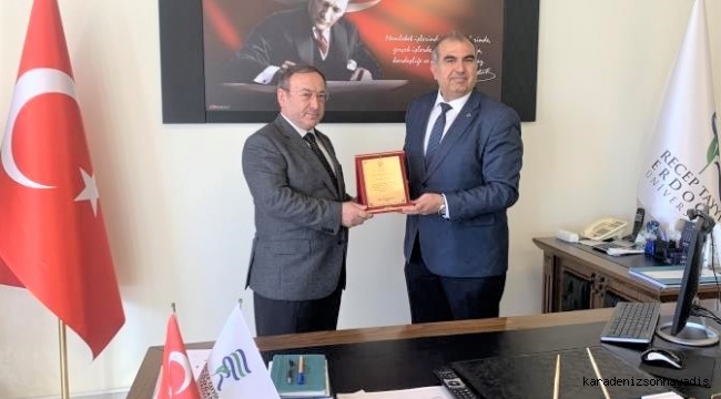 RTEÜ ZİRAAT FAKÜLTESİNDEN ÇAYKUR GENEL MÜDÜRÜ ALİM’E TEŞEKKÜR PLAKETİ