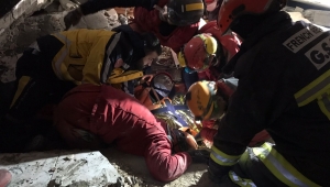 AKUT’tan, 71. saatte yeni bir mucizevi kurtarma… 