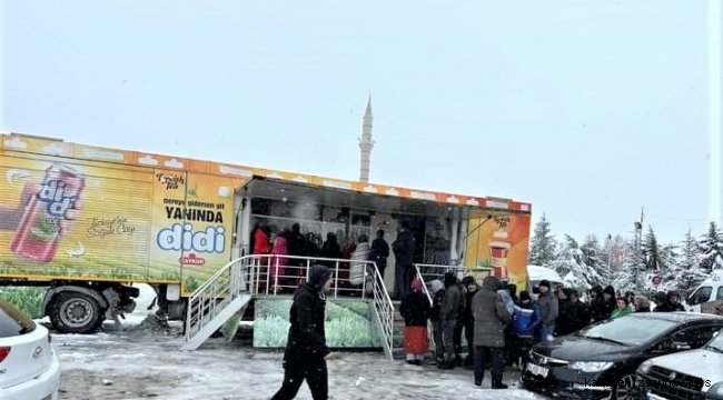 ÇAYKUR İKRAM TIR VE STANTLARI DEPREM ACISININ YAŞANDIĞI 10. İLİN HİZMETİNDE