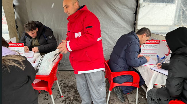 Kızılay depremzedelere destek olmak için tüm ekiplerini seferber etti