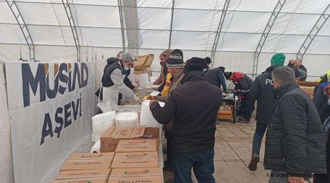 MÜSİAD, üyeleri ve gönüllüleri ile afet bölgesinde yaraları sarıyor
