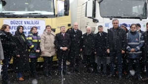 VALİ ATAY VE BAŞKAN ÖZLÜ YARDIM TIRLARINI UĞURLADI