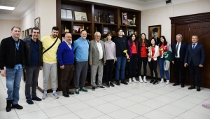 Kdz.Ereğli Belediyespor'un voleybolcularından başkan Posbıyık'a teşekkür ziyareti 