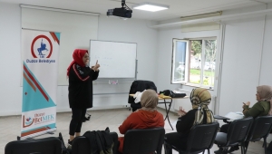 İşaret diliyle okuma yazma öğreniyorlar