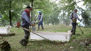 Mezarlıklar vatandaşların ziyaretlerine hazırlanıyor