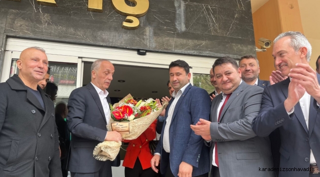 ATALAY’I ÇİÇEKLERLE KARŞILADILAR