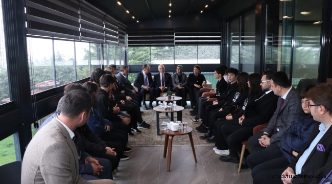 BAŞKAN ÖZLÜ TEK TEK TEBRİK ETTİ
