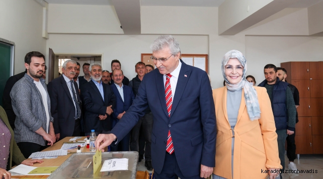 Başkan Yüce ve eşi oyunu kullandı: “Vatanımıza hayırlar getirsin”