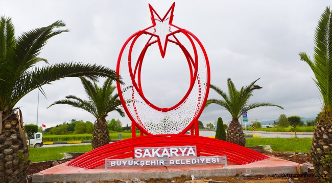 Büyükşehir Sakarya’nın simge noktalarını Ay Yıldız'la süslüyor