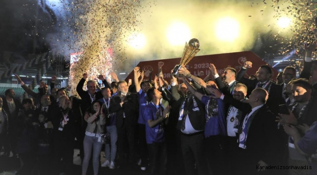 Çaykur Rizespor'a Kupasını TFF Başkanı Mehmet Büyükekşi Verdi