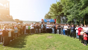 Gençlik şölenine TOGG ile giriş yapan Yüce’den gençlere: “Size çok güveniyoruz”