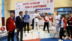 KARTEPELİ ASLI BERA KURT TÜRKİYE İKİNCİSİ OLDU