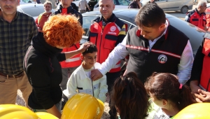 Madenciler, Hatay’da depremzede çocuklarla bir araya geldi duygu dolu anlar yaşandı