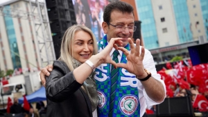 RİZE, İMAMOĞLU’NU GÜLLERLE KARŞILADI