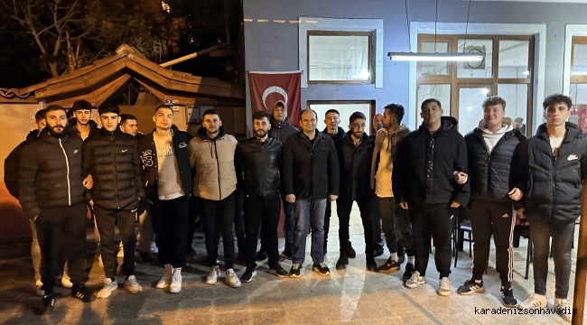 Zonguldak milletvekili adayı Şanlıoğlu, kentte semt pazarını ziyaret etti; Kömürspor karşılaşmasını izledi