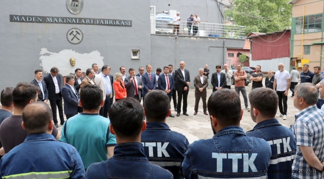 TTK MERKEZ ÇALIŞANLARINDAN GMİS YÖNETİMİNE MEŞALELİ KARŞILAMA