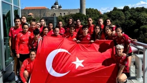  Kadın A Milli Takımı, Estonya'da 15 Temmuz Şehitlerini Andı