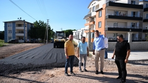 Mustafa Kocaman, asfalt serim çalışmalarını yerinde inceledi