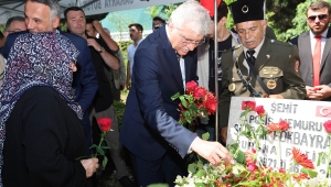 Yüce destanın yıldönümünde şehit polisin kabrinde