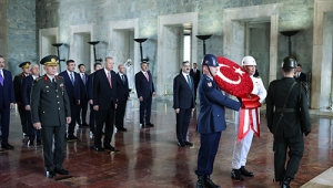 Cumhurbaşkanı Erdoğan, Yüksek Askerî Şûra üyeleriyle birlikte Anıtkabir’i ziyaret etti