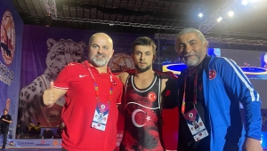 Büyükşehirli güreşçi dünya şampiyonu oldu