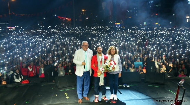 Buray Ve Betül Demir, Cumhuriyetin 100. Yılında Kdz. Ereğli'de Sahne Aldı