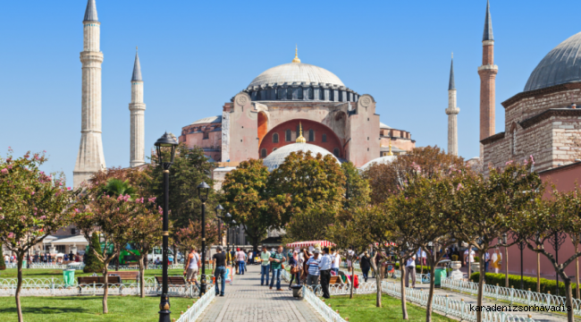 Artık turistler Ayasofya’ya ücretsiz giremeyecek