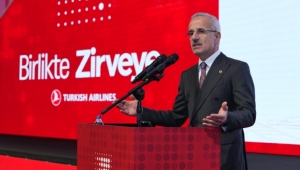 Uraloğlu: Havalimanlarını sadece Yeşilçam filmlerinde gören Türkiye, şimdi Anadolu’nun her noktasına uçuyor