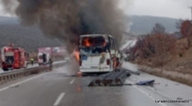 Kamyona çarpan yolcu otobüsü alevler içinde kaldı