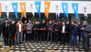 Sakarya Büyük Şehir Belediyesi Başkan Adayı Yusuf Alemdar, Kocaali'de AK Parti seçim ofisinin açılışını yaptı.