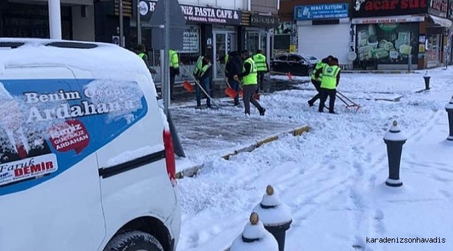 Ardahan’da Mart ayında lapa lapa kar yağdı