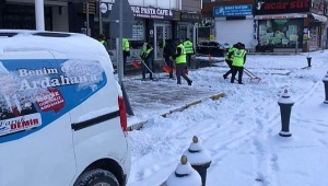 Ardahan’da Mart ayında lapa lapa kar yağdı