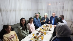 Cumhurbaşkanı Erdoğan ve eşi Emine Erdoğan, Ankara’da Taş ailesine iftarda konuk oldu